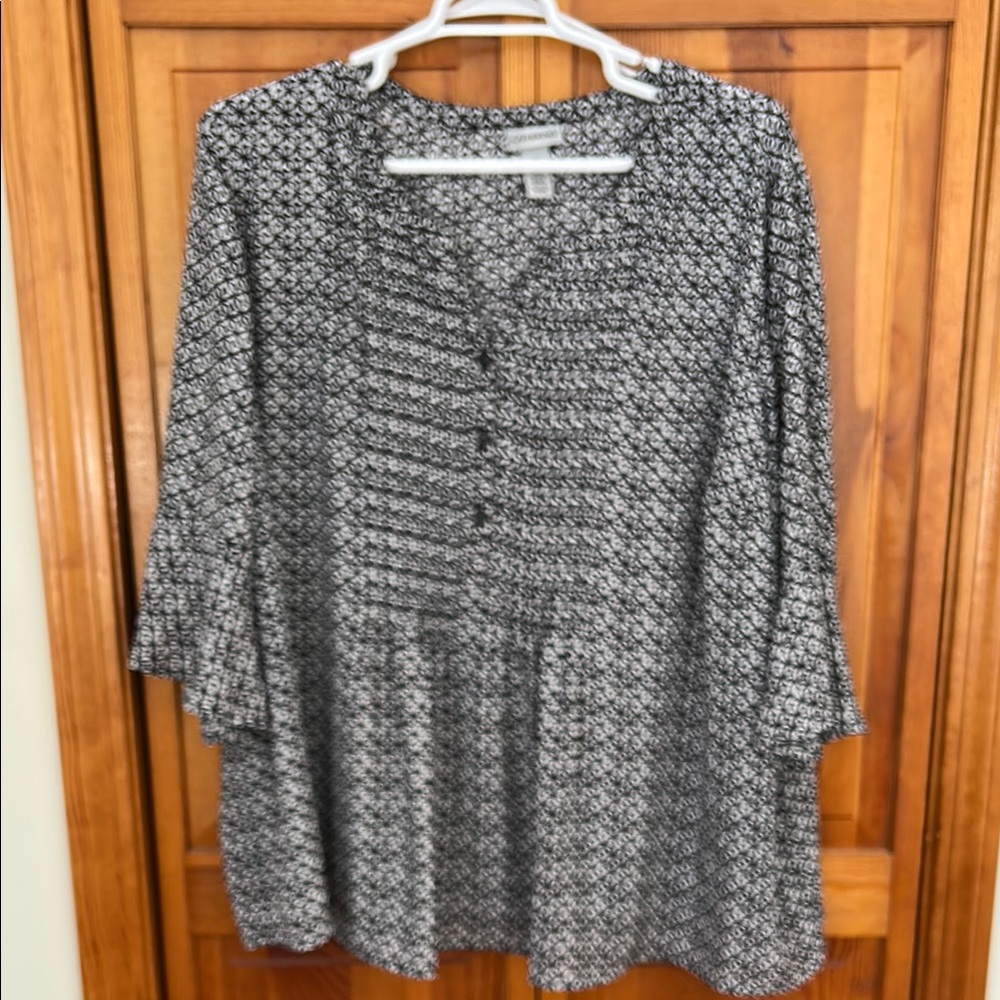 Catherines Black & White Geometric Button-Front Blouse
